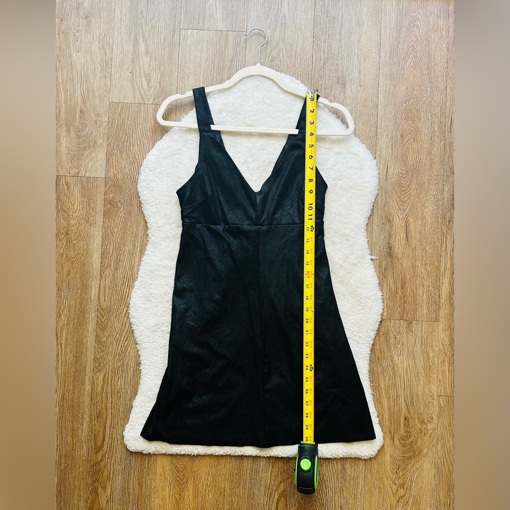 Wild Fable Black Sleeveless V-Neck Sheath Mini Dress - Picture 2 of 7